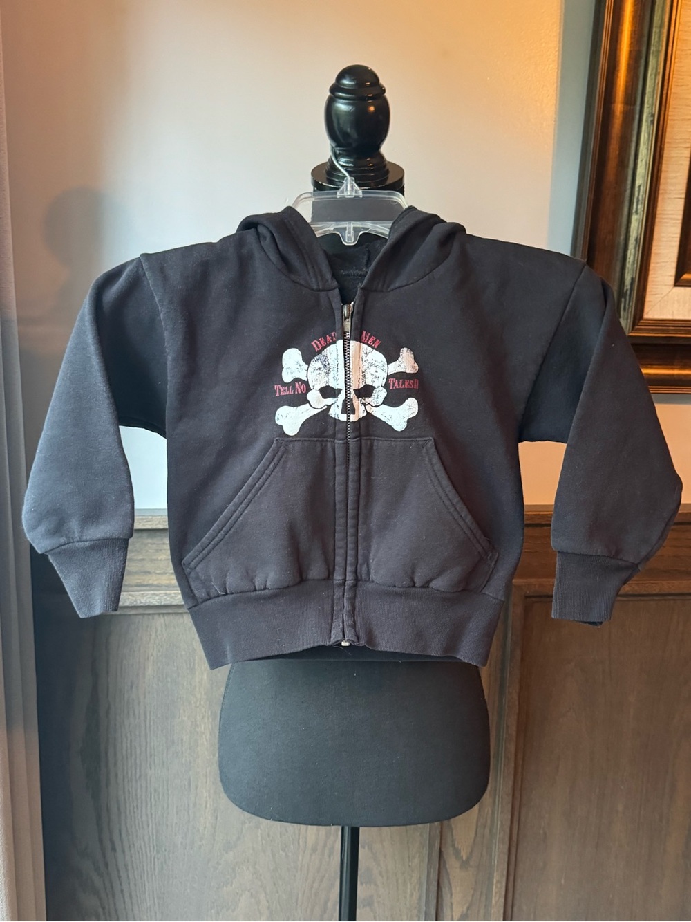 Disney Worlds Pirate of the Caribbean zip up hoodie xs